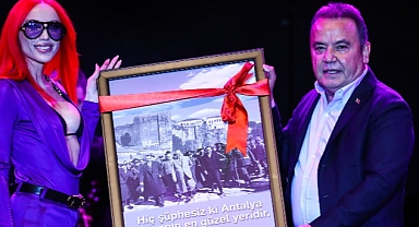 Gülşen Antalyalıları coşturdu