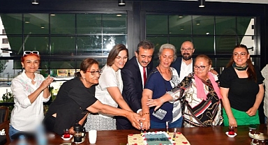 Huzurevi sakinlerine anneler günü kutlaması