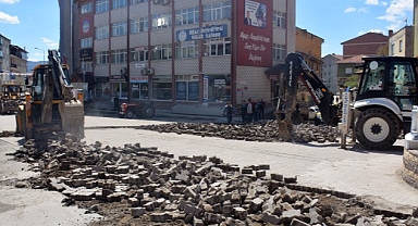 Ilgaz’da Çarşı İçi Yol ve Kaldırım Düzenlemeleri Başladı