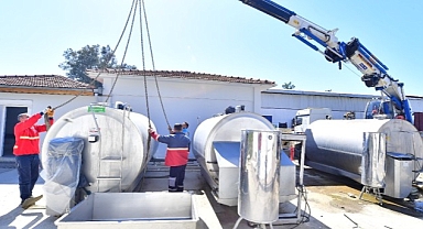 İzmir Büyükşehir Belediyesi’nden deprem bölgesine bir yardım daha Hataylı süt üreticilerine İzmir’den tank desteği