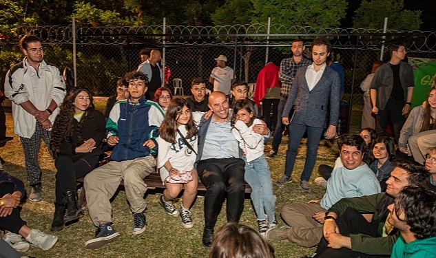 İzmir'de “Gençlik Festivali” heyecanı Başkan Soyer çadır kampta gençleri ziyaret etti