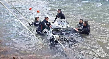 İzmir’den giden dalgıçlar Munzur Çayı’nda kaybolan 3 kişiyi arıyor