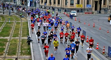 İzmir trafiğine maraton düzenlemesi