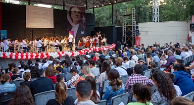 İzmirliler, İnci Vakfı Çocuk ve Gençlik Orkestrası’yla 19 Mayıs coşkusunu dolu dolu yaşadı