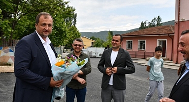 İznik Belediyesi ilçe merkezi ve 39 taşra mahallede yol seferberliği başlattı. Sıcak asfalt ve parke işleme çalışmaları aralıksız sürüyor