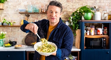 “Jamie Oliver ile Bütçe Dostu Yemekler” yeni bölümleriyle 24Kitchen ekranlarında!