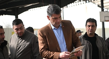 Kartepe Belediye Başkanı Av.M.Mustafa Kocaman, Kartepe Kent Çarşı’sında kurulmaya başlayan Antika Pazarı’nı ilk gününde ziyaret etti