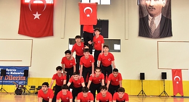 Kartepe’de düzenlenen 19 Mayıs Atatürk’ü Anma, Gençlik ve Spor Bayramı büyük bir coşkuyla kutlandı