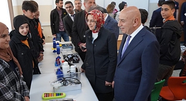 Keçiören’de Yeni Bir Laboratuvar Sınıfı ve Kütüphane Daha Açıldı