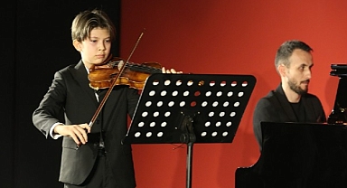 Kemanın genç yeteneği izleyenleri büyüledi