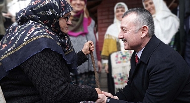 Kocaeli Büyükşehir Belediye Başkanı Tahir Büyükakın, Anneler Günü dolayasıyla mesaj yayınladı.