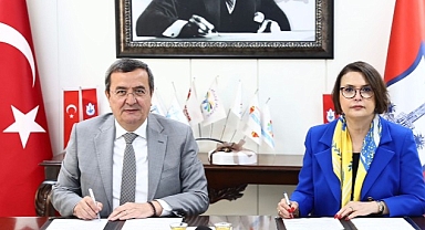 Konak’ta imzalar güçlü kadınlar için atıldı