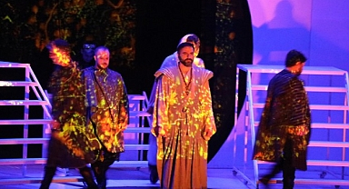 Konya Şehir Tiyatrosu Mevlana’nın 750. Vuslat Yılı Anısına “Barsisa” Oyununu Konyalılarla Buluşturdu