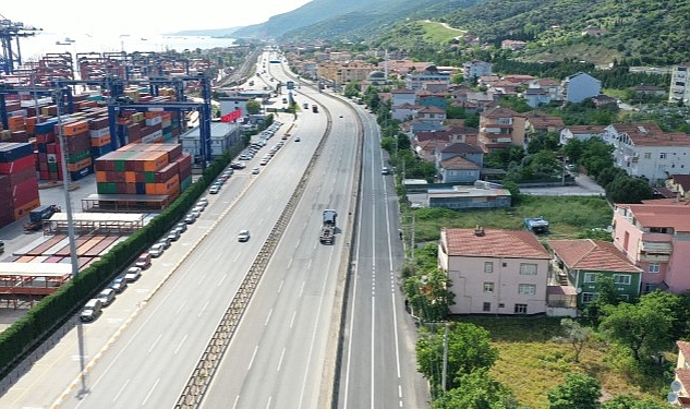 Körfez'de asfaltlanan caddelerin yol çizgileri çekildi