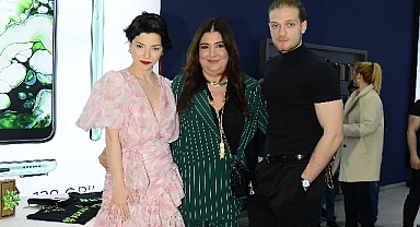 Merve Boluğur'un Reeder imza gününde izdiham