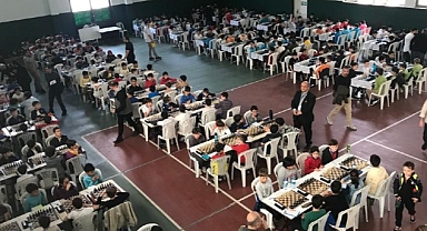 Minik Satranç Tutkunları Kupalarına Kavuştu