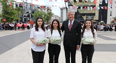 Narlıdere’de 19 Mayıs Atatürk’ü Anma Gençlik ve Spor Bayramı kutlamaları resmi törenlerle başladı