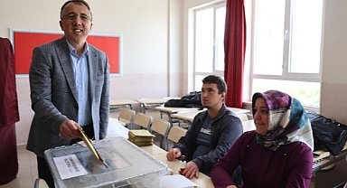 Nevşehir Belediye Başkanı Dr. Mehmet Savran, seçimlerin ülkemize ve şehrimize hayırlı olmasını diledi