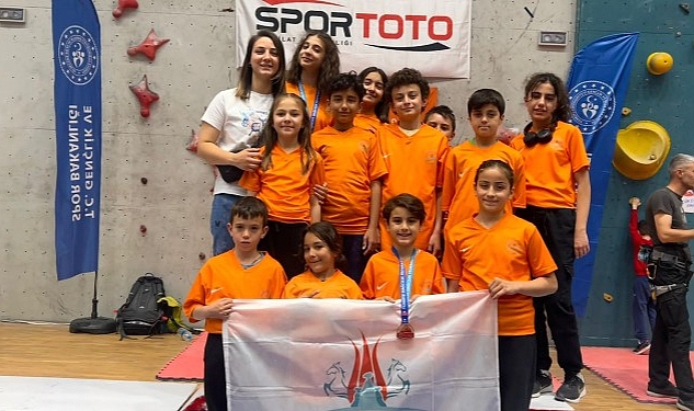 Nevşehir Belediyesi Gençlik ve Spor Kulübü sporcuları, katıldıkları Spor Tırmanış Küçükler C-D-E (Lider) Türkiye Şampiyonası’ndan iki Türkiye ikinciliği derecesi ile döndü