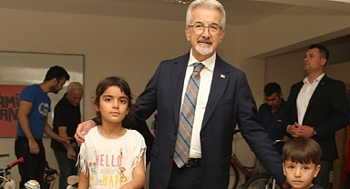 Onarılan bisikletler depremzede çocukları mutlu etti