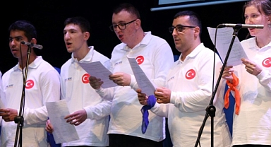 Özel öğrencilerden anlamlı gösteri