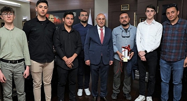 Robot Yarışmasını Kazanan Gebçler Ödüllerini 19 Mayıs’ta Aldı