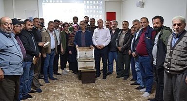Selçuklu Belediyesi kırsal mahallelerde kalkınmanın ve hayvansal üretimin geliştirilmesi amacıyla pilot bölge olarak belirlenen Eğribayat Mahallesinde arı yetiştiriciliğine destek oluyor