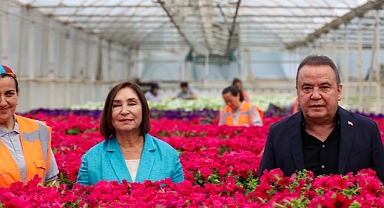 Selvi Kılıçdaroğlu Büyükşehir'in bitki üretim tesisini gezdi 