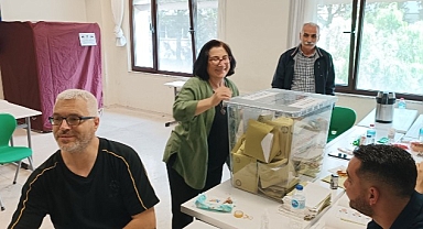 Selvitopu çifti oylarını kullandı