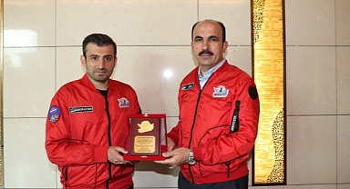 TEKNOFEST Yönetimi Deprem Bölgesindeki Çalışmaları İçin Başkan Altay'a Teşekkür Plaketi Takdim Etti