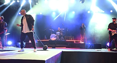 Ünlü rock grubu Gripin Kemer'de konser verdi