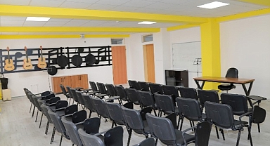 Van Büyükşehir Belediyesi, 13 ilçedeki 27 okula müzik ve resim sınıfı kazandırdı