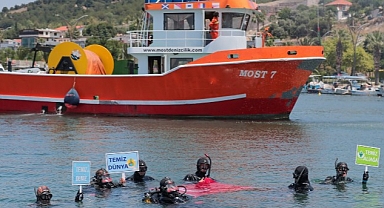 Aliağa Sahilde Deniz Temizliği Yapıldı