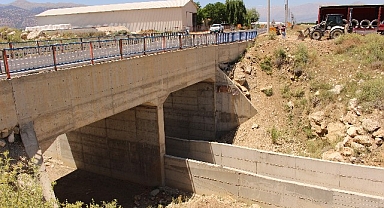 Antalya Büyükşehir Belediyesi Yakaçiftlik'e sulama amaçlı bürz temin etti