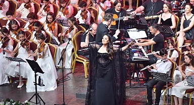 Aşkın Nur Yengi ve Bilfen Filormoni Orkestrası sahne aldı