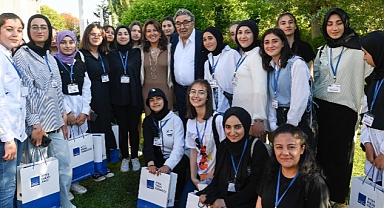 Aydın Doğan Vakfı, başarılı öğrencileri İstanbul gezisiyle ödüllendirdi