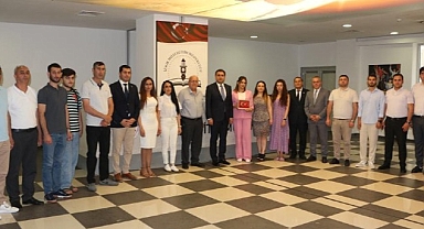 Azerbaycanlı Öğretmen ve Eğitim Yöneticileri İzmir İl Milli Eğitim Müdürü Dr. Murat Mücahit Yentür’ü Makamında Ziyaret Etti