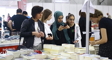 Bağcılar Kitap Fuarı’nda depremzedeler için “Bi bana Bi Malatya’ya Kitap” kampanyası