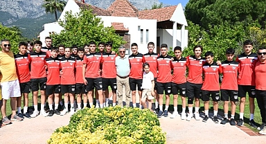 Başkan’dan şampiyon takıma kahvaltı