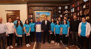 Başkan Savran Başarılı Sporcuları Ödüllendirdi