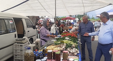 Başkan Topaloğlu pazar esnafını ziyaret etti