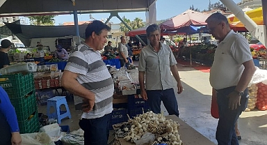 Başkan Topaloğlu pazar esnafını ziyaret etti