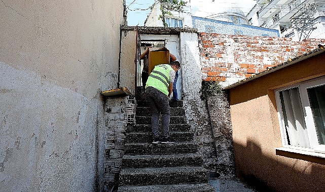 Bayraklı’da sosyal yardımlar arttı - Vatandaşın yüzü güldü