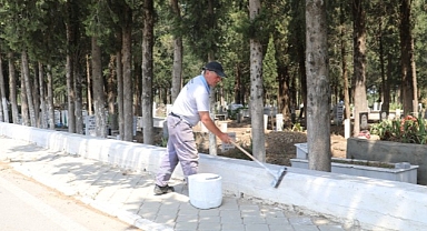 Burhaniye Belediyesi Mezarlıklar Bayrama Hazırlanıyor