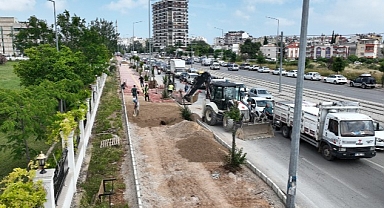 Büyükşehir Sakarya Bulvarı'nda kaldırımları yeniliyor 