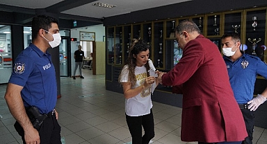 Çalık sınava saniyeler kala genç adayın yardımına koştu