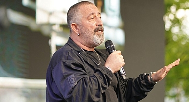 Cem Yılmaz YBY Woods Gençlik Festivali’nde Hem Sanata Hem Kahkahalara Doyurdu