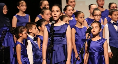 Çocuk ve Gençlik Koroları performanslarıyla alkış aldı