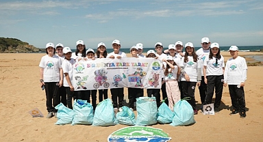 İklim Koruyucuları bir saatte 33 kilo çöp topladı