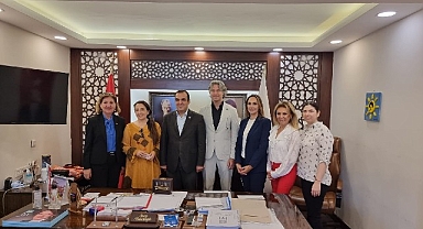 İyi Parti İl Başkanı Bezircilioğlu’ndan İzmir Kızılay'a Kurban bağışı